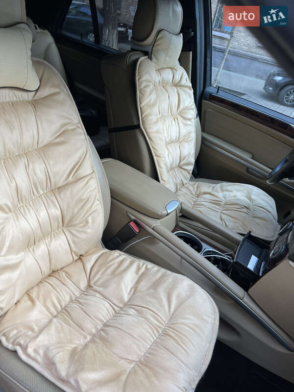 Внедорожник / Кроссовер Mercedes-Benz M-Class 2010 в Киеве