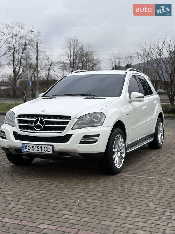 Внедорожник / Кроссовер Mercedes-Benz M-Class 2011 в Виноградове