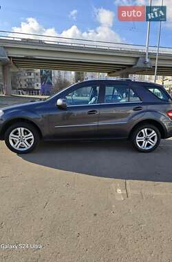 Внедорожник / Кроссовер Mercedes-Benz M-Class 2010 в Киеве