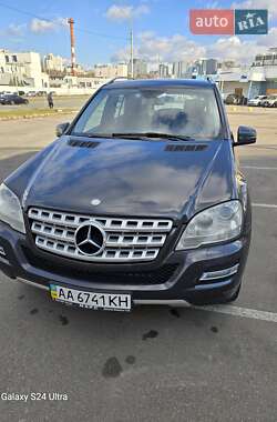 Внедорожник / Кроссовер Mercedes-Benz M-Class 2010 в Киеве