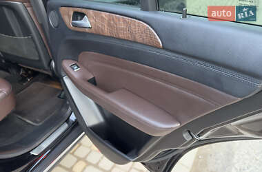 Позашляховик / Кросовер Mercedes-Benz M-Class 2011 в 