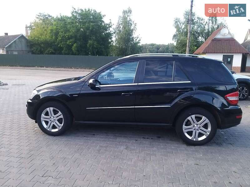 Внедорожник / Кроссовер Mercedes-Benz M-Class 2010 в Черновцах