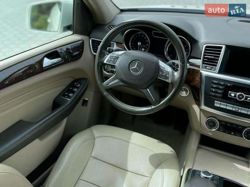Внедорожник / Кроссовер Mercedes-Benz M-Class 2013 в Киеве