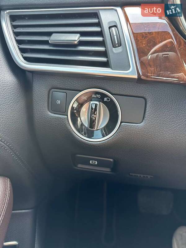 Внедорожник / Кроссовер Mercedes-Benz M-Class 2013 в Киеве