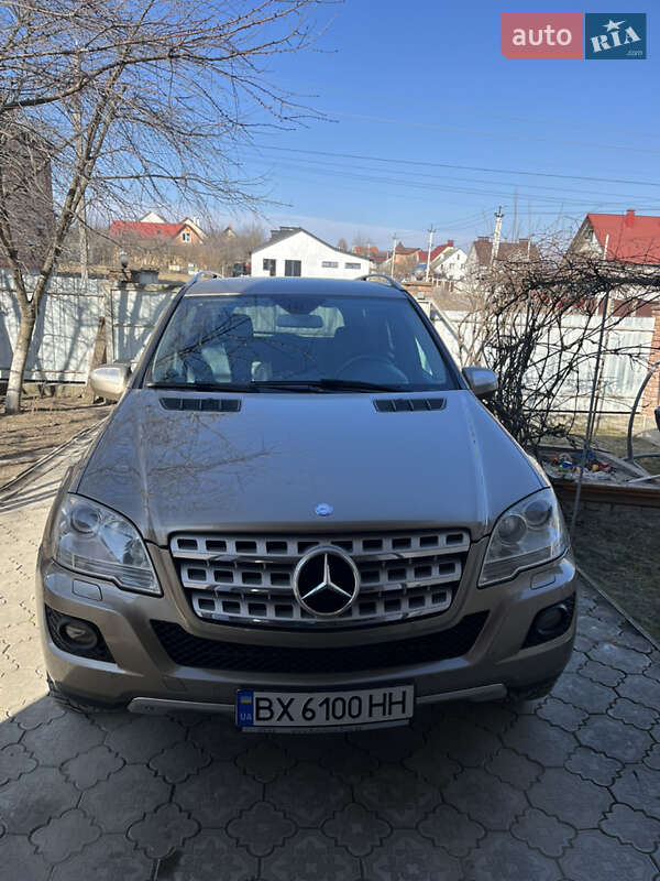 Внедорожник / Кроссовер Mercedes-Benz M-Class 2009 в Каменец-Подольском