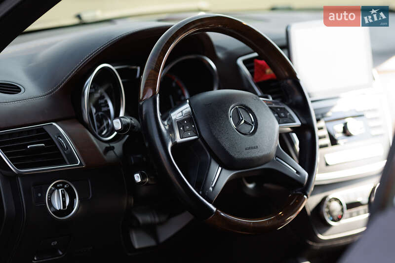 Внедорожник / Кроссовер Mercedes-Benz M-Class 2011 в Ужгороде