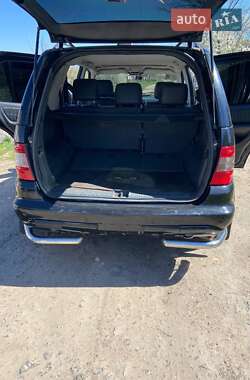 Внедорожник / Кроссовер Mercedes-Benz M-Class 2005 в 