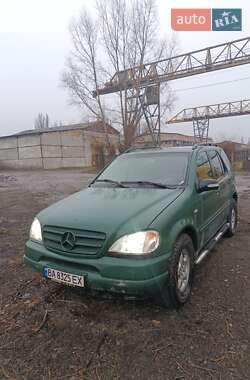 Внедорожник / Кроссовер Mercedes-Benz M-Class 2000 в 