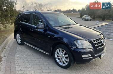 Внедорожник / Кроссовер Mercedes-Benz M-Class 2011 в 