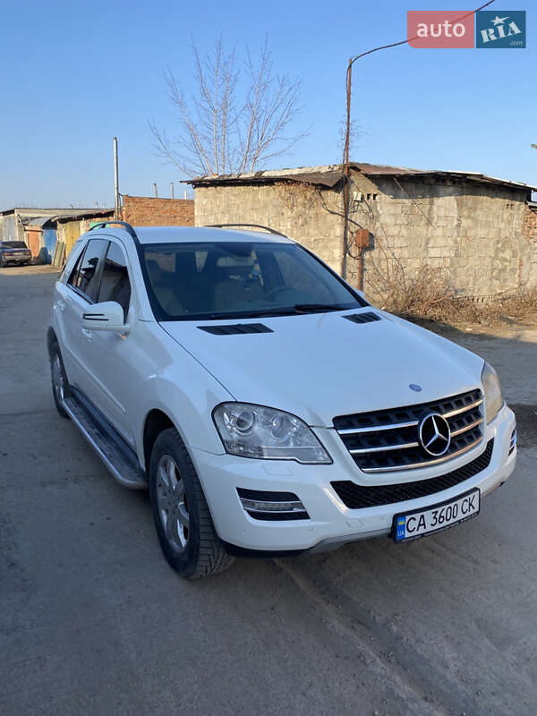 Позашляховик / Кросовер Mercedes-Benz M-Class 2011 в Каневі
