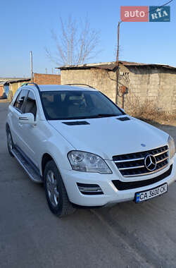 Внедорожник / Кроссовер Mercedes-Benz M-Class 2011 в 