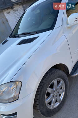 Внедорожник / Кроссовер Mercedes-Benz M-Class 2011 в 