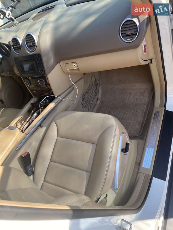 Позашляховик / Кросовер Mercedes-Benz M-Class 2011 в Каневі