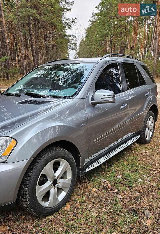 Внедорожник / Кроссовер Mercedes-Benz M-Class 2010 в Ахтырке
