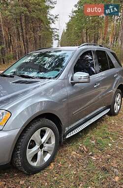 Внедорожник / Кроссовер Mercedes-Benz M-Class 2010 в 
