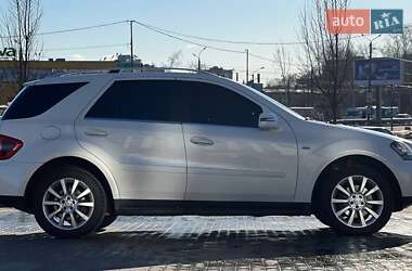 Внедорожник / Кроссовер Mercedes-Benz M-Class 2010 в 