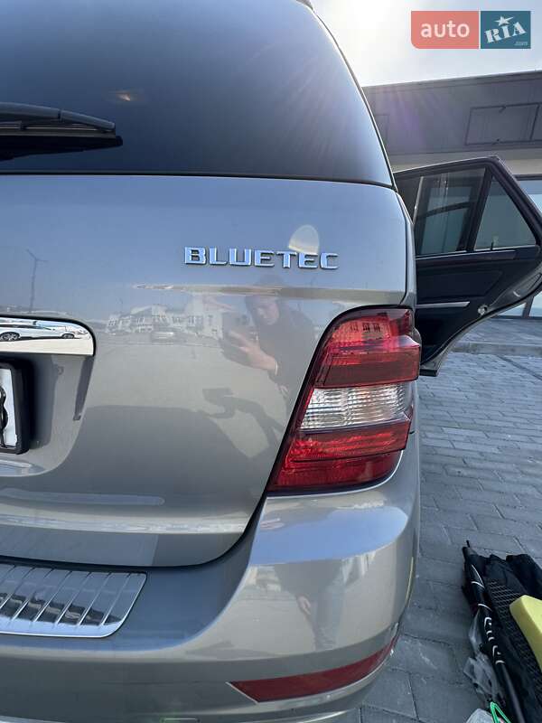 Внедорожник / Кроссовер Mercedes-Benz M-Class 2010 в Ужгороде