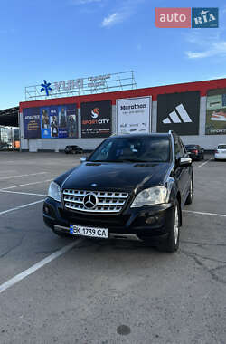 Внедорожник / Кроссовер Mercedes-Benz M-Class 2009 в 