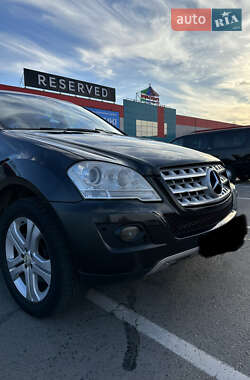 Внедорожник / Кроссовер Mercedes-Benz M-Class 2009 в 