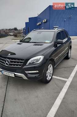 Позашляховик / Кросовер Mercedes-Benz M-Class 2014 в 