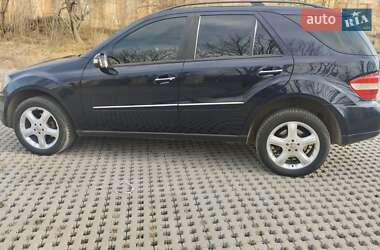 Внедорожник / Кроссовер Mercedes-Benz M-Class 2006 в 