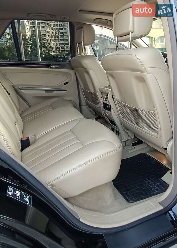 Внедорожник / Кроссовер Mercedes-Benz M-Class 2006 в Первомайске