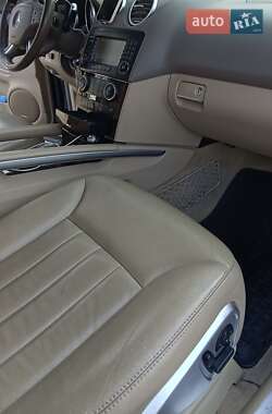 Позашляховик / Кросовер Mercedes-Benz M-Class 2006 в 