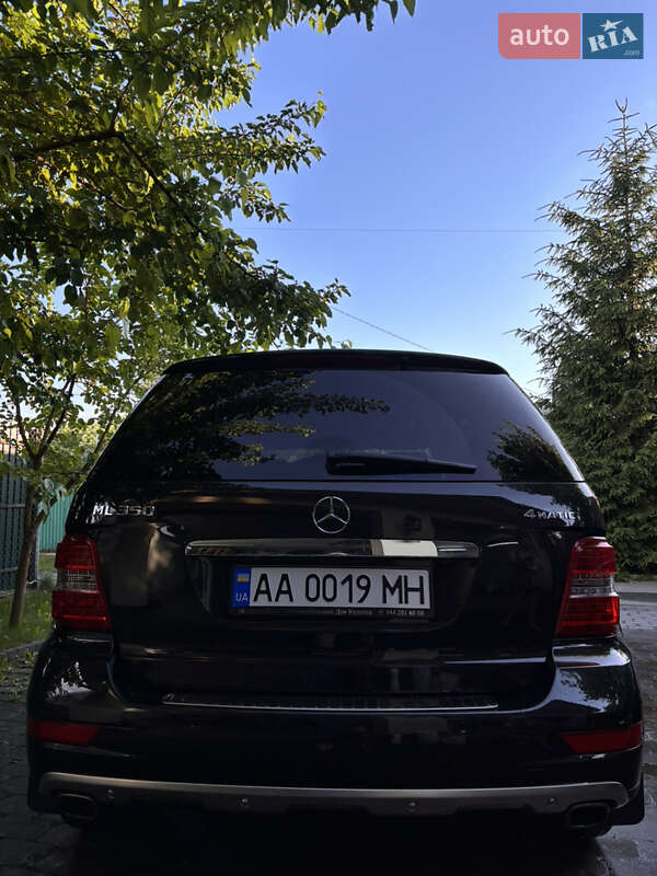 Внедорожник / Кроссовер Mercedes-Benz M-Class 2010 в Киеве