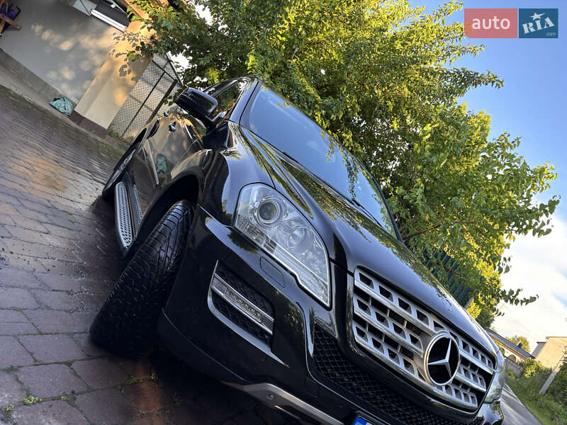 Внедорожник / Кроссовер Mercedes-Benz M-Class 2010 в Киеве