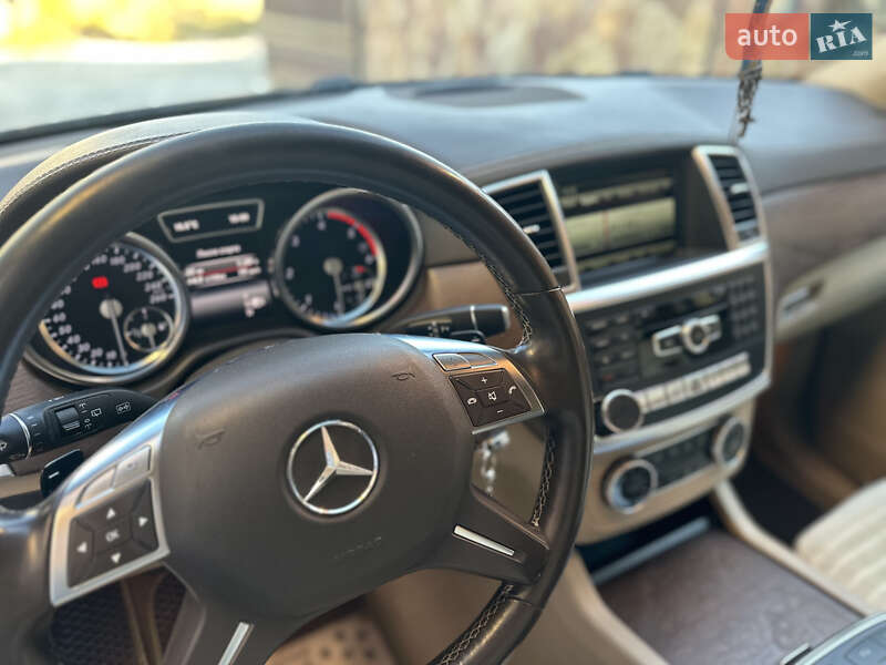Внедорожник / Кроссовер Mercedes-Benz M-Class 2013 в Тернополе