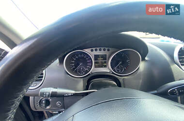 Позашляховик / Кросовер Mercedes-Benz M-Class 2006 в 