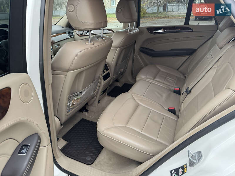 Позашляховик / Кросовер Mercedes-Benz M-Class 2012 в Чернівцях