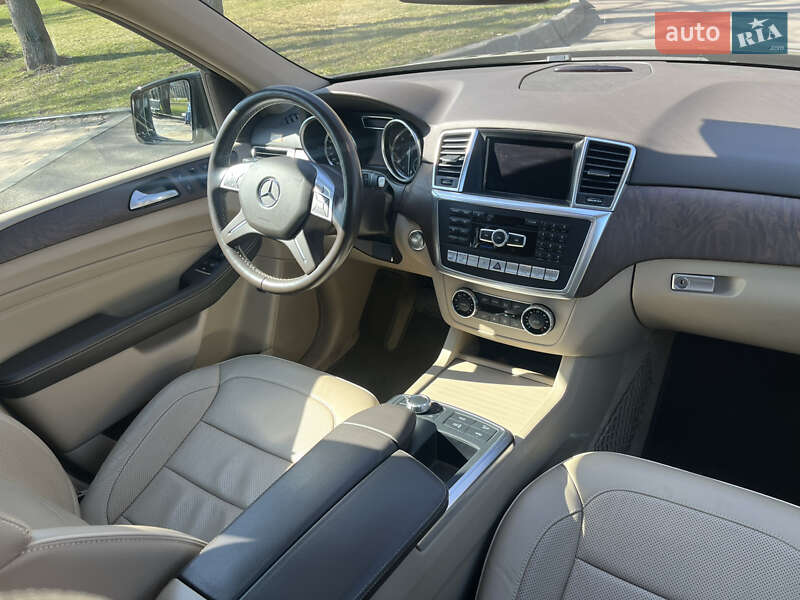 Позашляховик / Кросовер Mercedes-Benz M-Class 2012 в Києві
