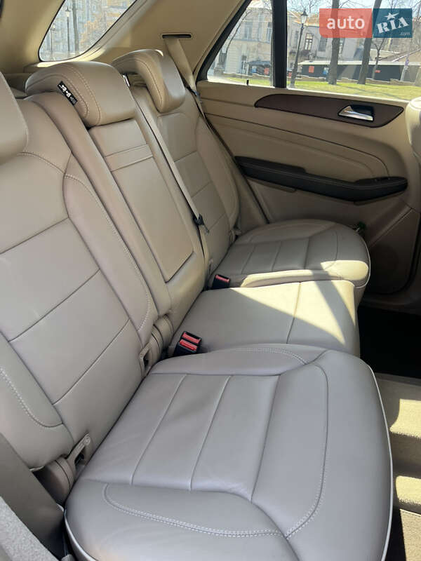 Позашляховик / Кросовер Mercedes-Benz M-Class 2012 в Києві