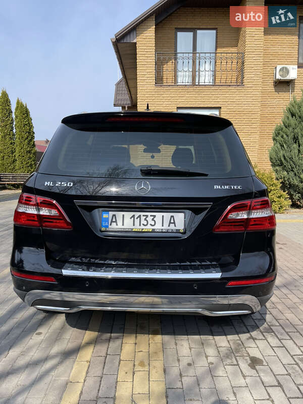 Внедорожник / Кроссовер Mercedes-Benz M-Class 2013 в Киеве
