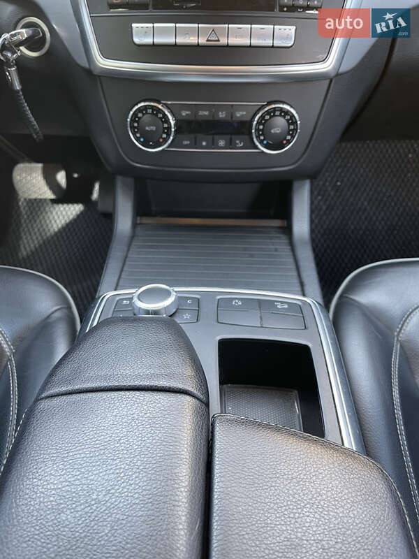 Внедорожник / Кроссовер Mercedes-Benz M-Class 2013 в Киеве