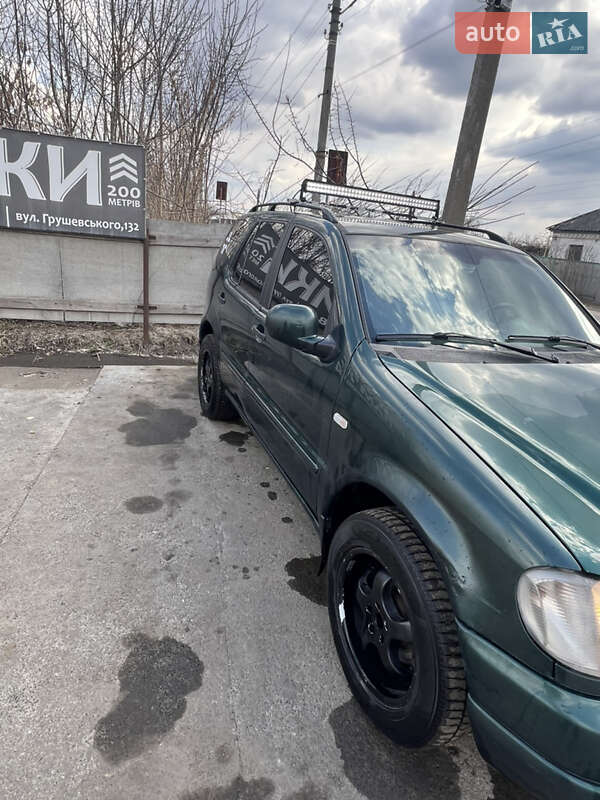 Внедорожник / Кроссовер Mercedes-Benz M-Class 2001 в Балаклее