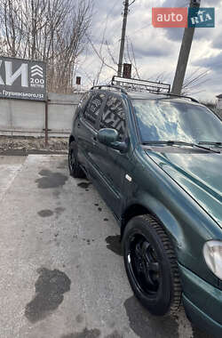 Внедорожник / Кроссовер Mercedes-Benz M-Class 2001 в 