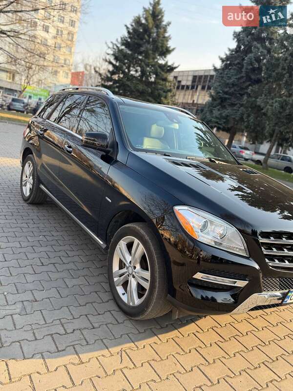 Внедорожник / Кроссовер Mercedes-Benz M-Class 2011 в Черновцах