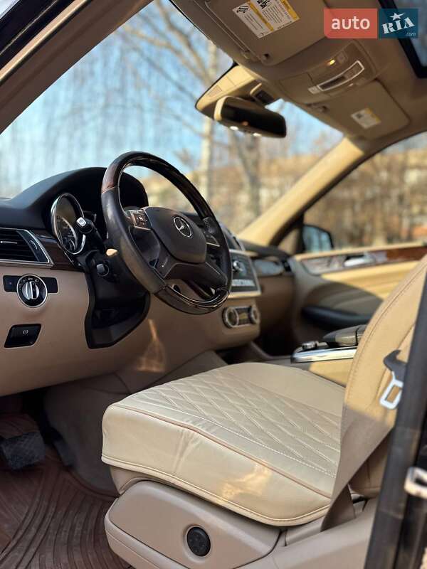 Внедорожник / Кроссовер Mercedes-Benz M-Class 2011 в Черновцах