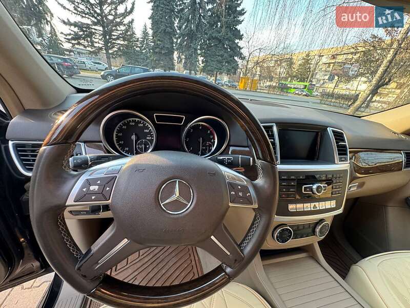 Внедорожник / Кроссовер Mercedes-Benz M-Class 2011 в Черновцах
