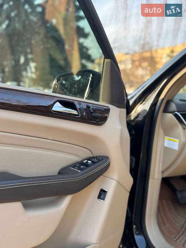 Внедорожник / Кроссовер Mercedes-Benz M-Class 2011 в Черновцах
