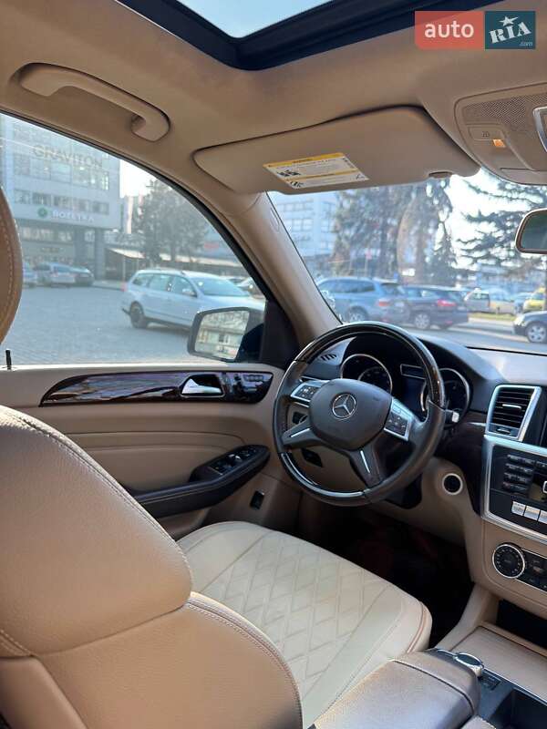Внедорожник / Кроссовер Mercedes-Benz M-Class 2011 в Черновцах