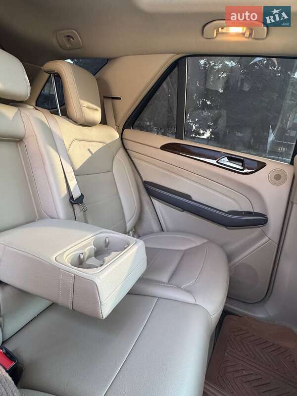 Внедорожник / Кроссовер Mercedes-Benz M-Class 2011 в Черновцах