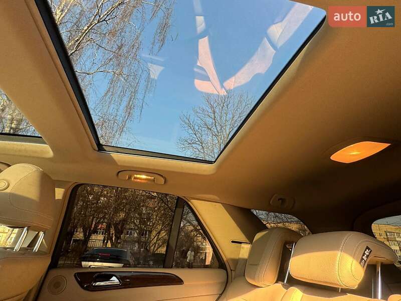Внедорожник / Кроссовер Mercedes-Benz M-Class 2011 в Черновцах