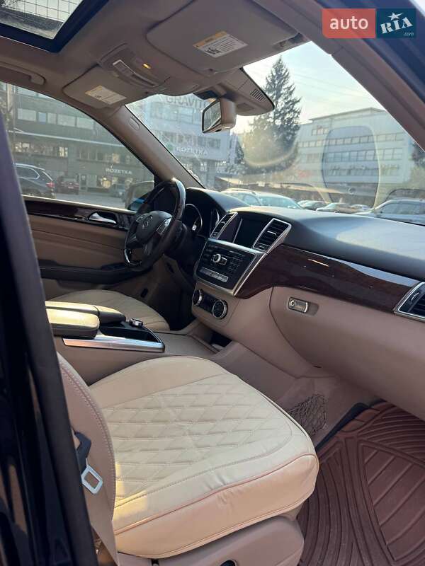 Внедорожник / Кроссовер Mercedes-Benz M-Class 2011 в Черновцах