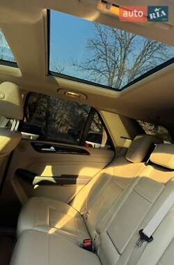 Внедорожник / Кроссовер Mercedes-Benz M-Class 2011 в 