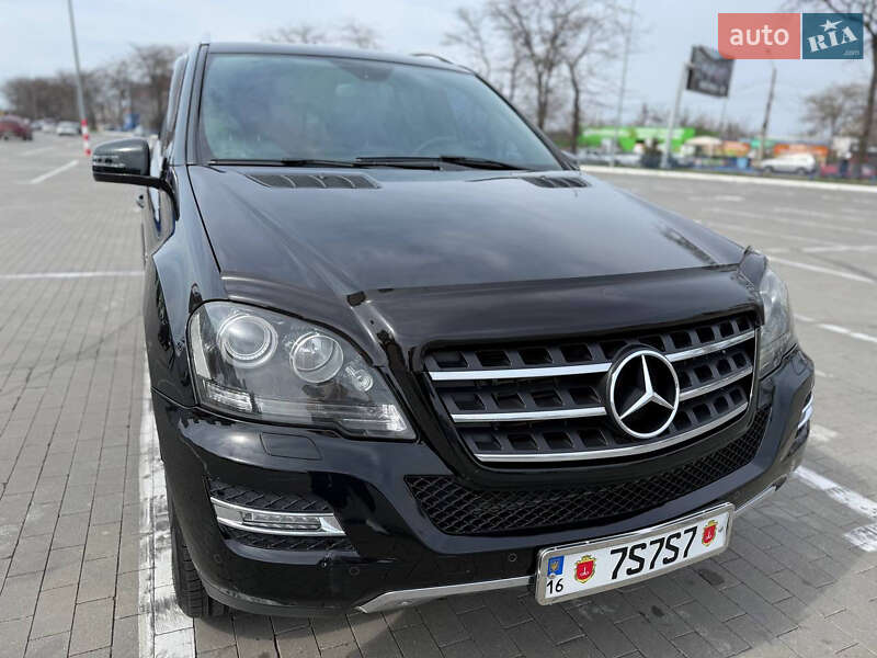 Внедорожник / Кроссовер Mercedes-Benz M-Class 2011 в Одессе