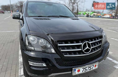 Внедорожник / Кроссовер Mercedes-Benz M-Class 2011 в 