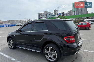 Внедорожник / Кроссовер Mercedes-Benz M-Class 2011 в 